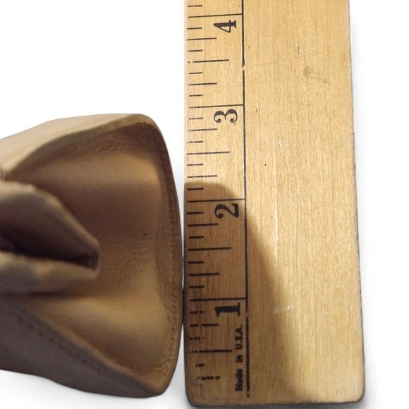 Cole Haan Trinity Beige Leather Wristlet Bag Silver Chain Magnetic Closure - Picture 8 of 9